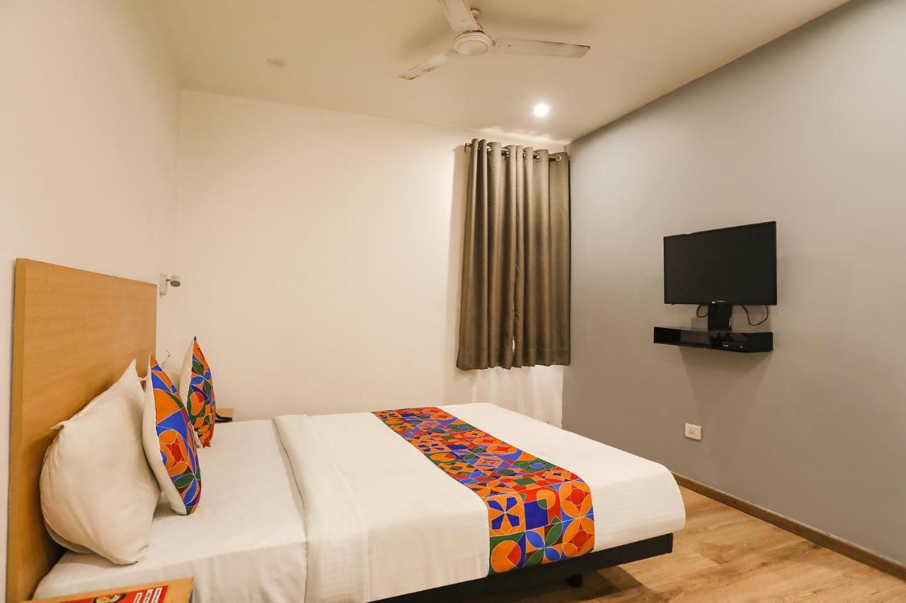 Fabhotel Golden World Ghaziabad Esterno foto
