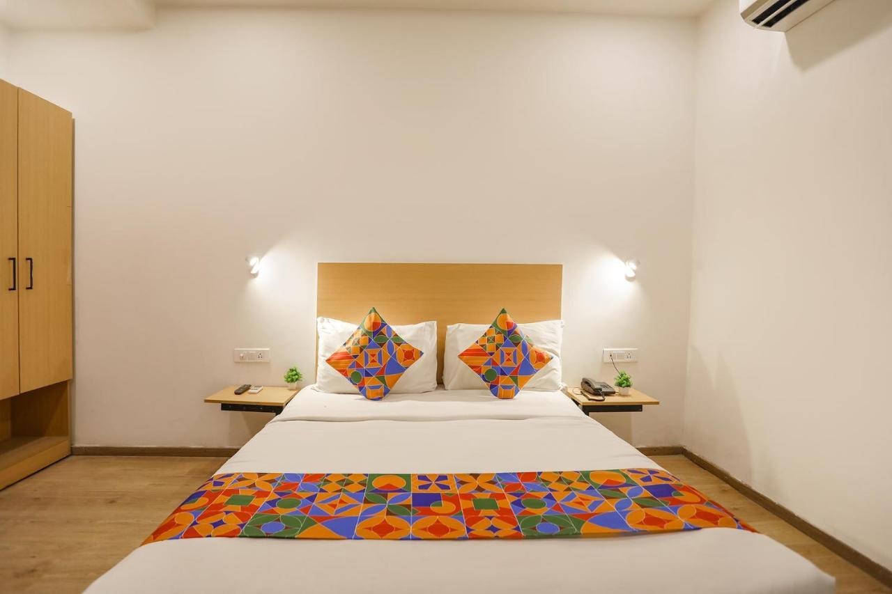 Fabhotel Golden World Ghaziabad Esterno foto